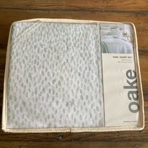 NWT Oake King Duvet
